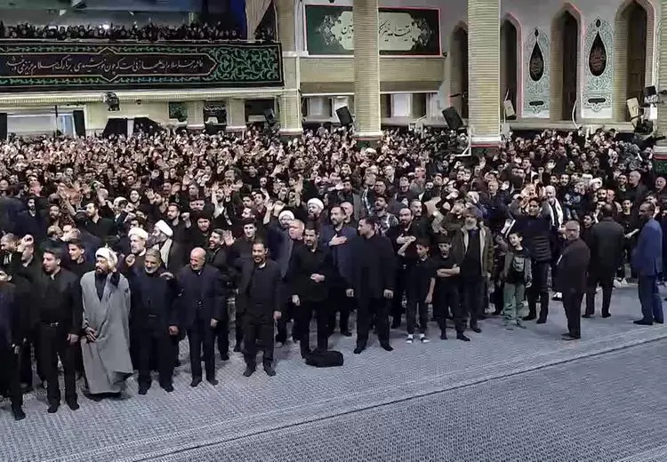 اولین شب عزاداری شهادت حضرت فاطمه (ع) با حضور رهبر انقلاب و مردم