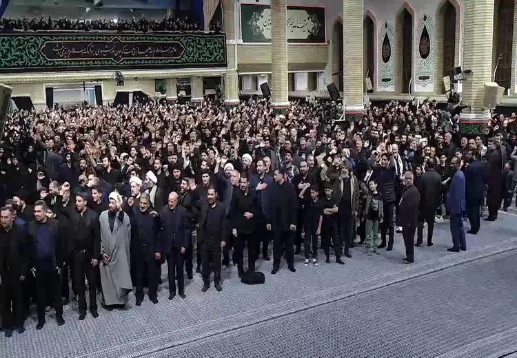 اولین شب عزاداری شهادت حضرت فاطمه (ع) با حضور رهبر انقلاب و مردم