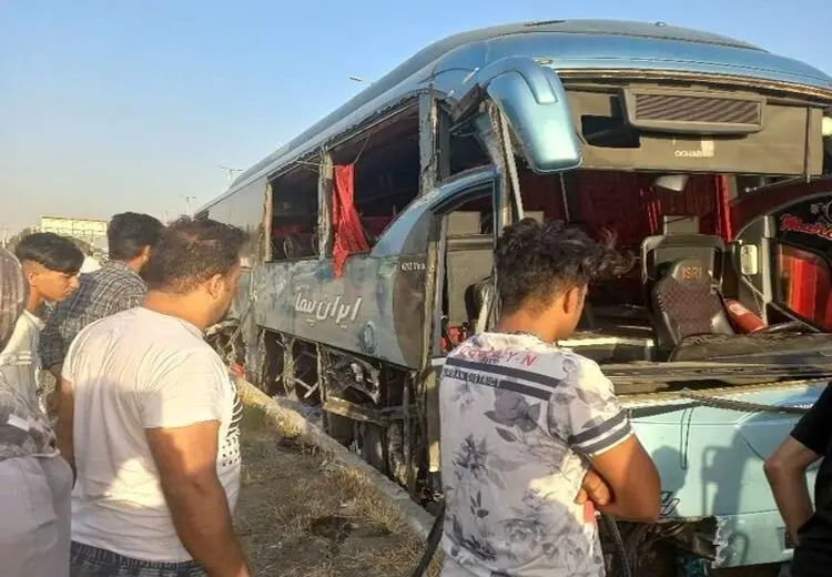 14 کشته و مصدوم پس از برخورد اتوبوس با بلوکهای بزرگراه تهران- قم