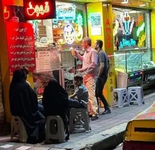 عکسی از دختر و نوه رهبر انقلاب در آبمیوه فروشی