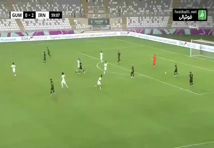 لحظه اشتباه عجیب و خنده‌دار ملی‌پوش استقلالی مقابل دروازه گوام