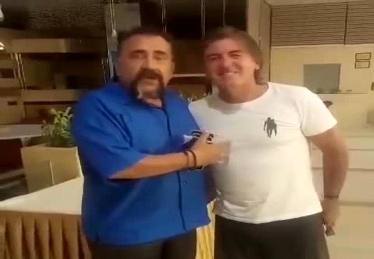 بوسه یک پرسپولیسی بر گونه ساپینتو: استقلال با تو قهرمان می‌شود