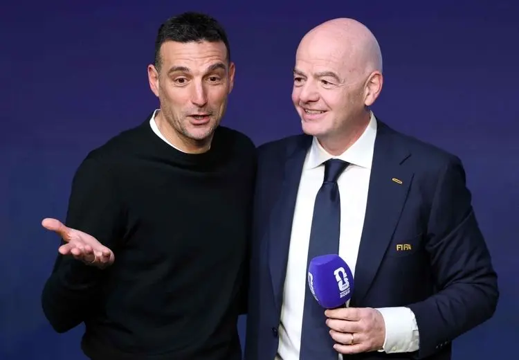 عذرخواهی رسمی فیفا از لیونل اسکالونی به دلیل اتفاق عجیب در مراسم قرعه‌کشی جام جهانی ۲۰۲۶