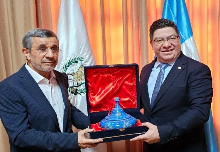 احمدی نژاد با این هدیه ۳ میلیون تومانی به گواتمالا رفت!