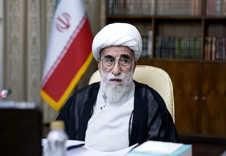 تصویر جدید آیت‌الله جنتی با ویلچر خبرساز شد + عکس