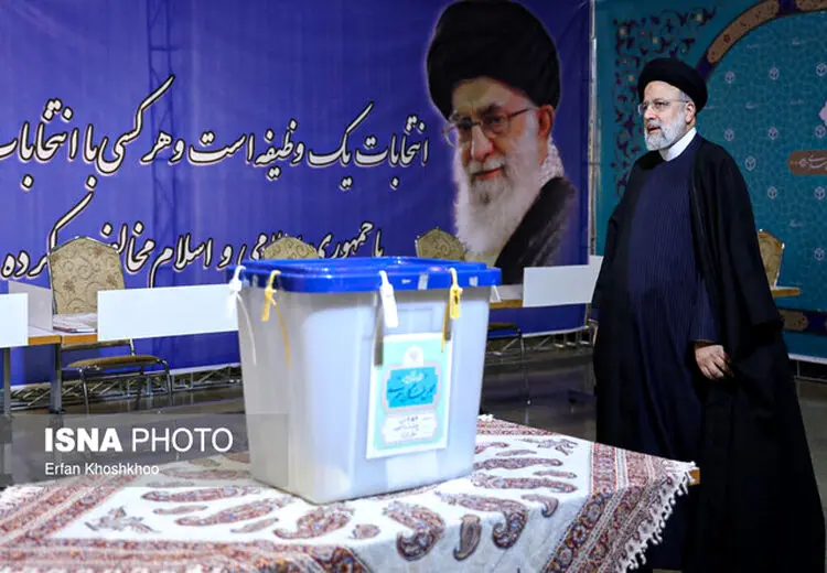 بازدید رئیسی از بخش‌های مختلف ستاد انتخابات کشور  