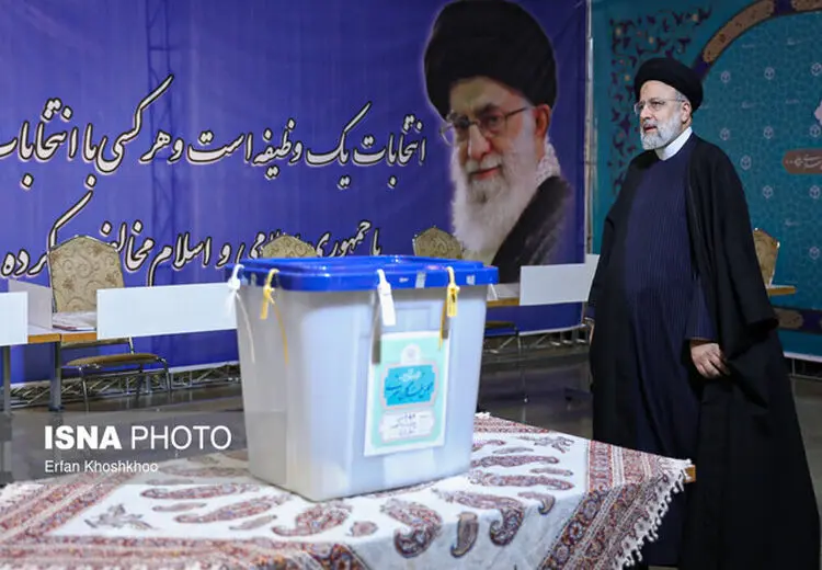 بازدید رئیسی از بخش‌های مختلف ستاد انتخابات کشور  
