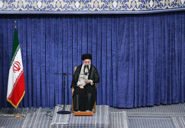 رهبر انقلاب خطاب به ترامپ : شما چه کاره دنیایید؟ صنعت هسته‌ای ایران ربطی به آمریکا ندارد 