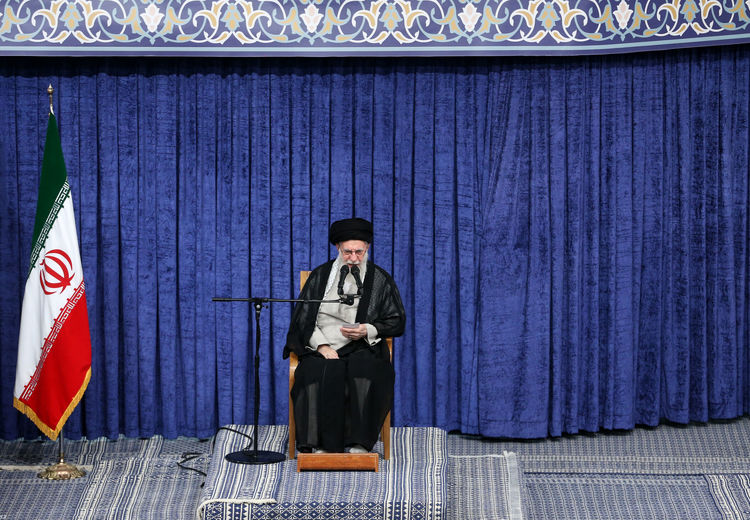 رهبر انقلاب خطاب به ترامپ : شما چه کاره دنیایید؟ صنعت هسته‌ای ایران ربطی به آمریکا ندارد 