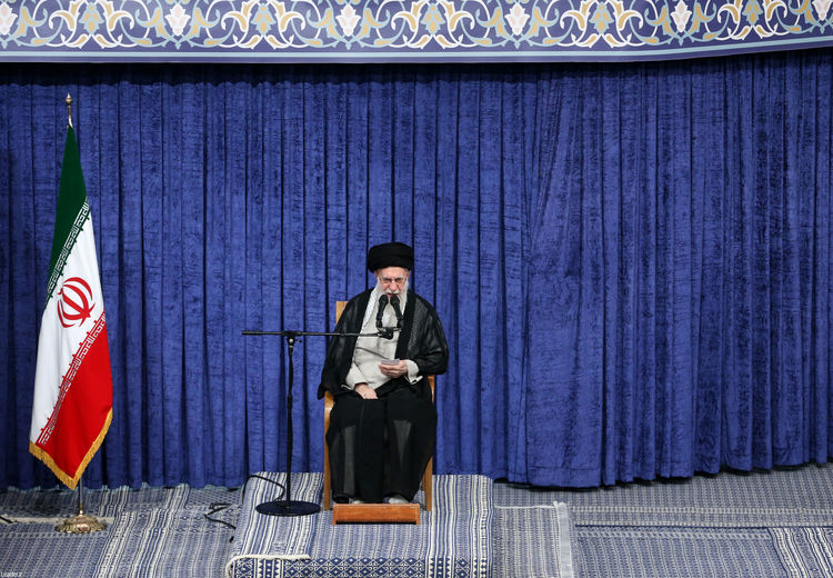 رهبر انقلاب خطاب به ترامپ : شما چه کاره دنیایید؟ صنعت هسته‌ای ایران ربطی به آمریکا ندارد 