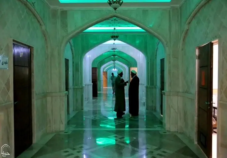 عکسی از نمای داخلی حوزه علمیه لاکچری صدیقی
