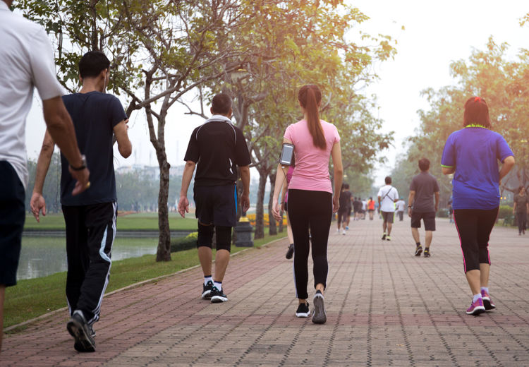 چرا پیاده‌روی می‌تواند تقریبا هر چیزی را درمان کند؟