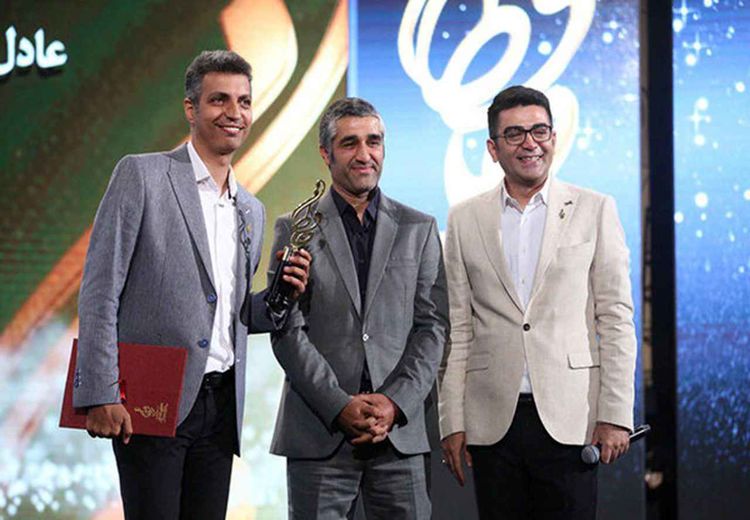 عادل فردوسی پور: چرا در مراسم‌های مذهبی، زن و مرد کنار هم هستند اما برای فوتبال ممنوع است؟