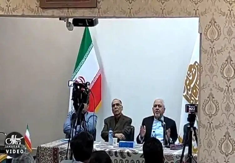حمله ظریف به دلواپسان و طعنه به خبرگزاری‌ فارس: در تابلو اعلانات دانشگاه می‌نویسند برای یاد گرفتن روش فروش منافع ملی به کلاس ظریف مراجعه کنید! + فیلم