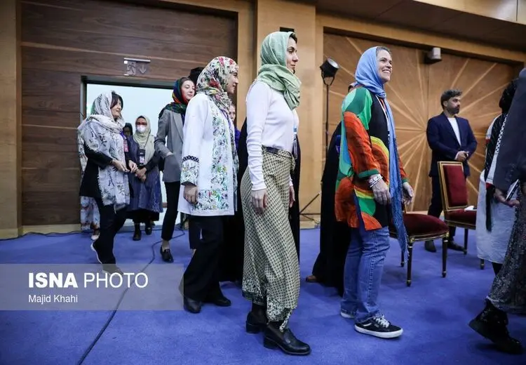 پوشش متفاوت زنان حاضر در اجلاسی با حضور رییسی
