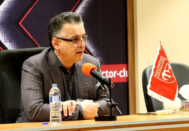 پیام زنوزی به تراکتوری‌ها: سرتان را بالا بگیرید !