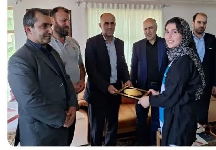 جنجال بر سر حجاب دختر ورزشکار کلاردشتی در مراسم تقدیر 