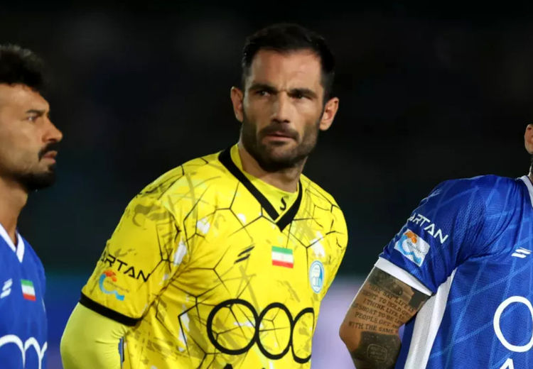 گلر استقلال از اتوبوس تیم جا ماند!
