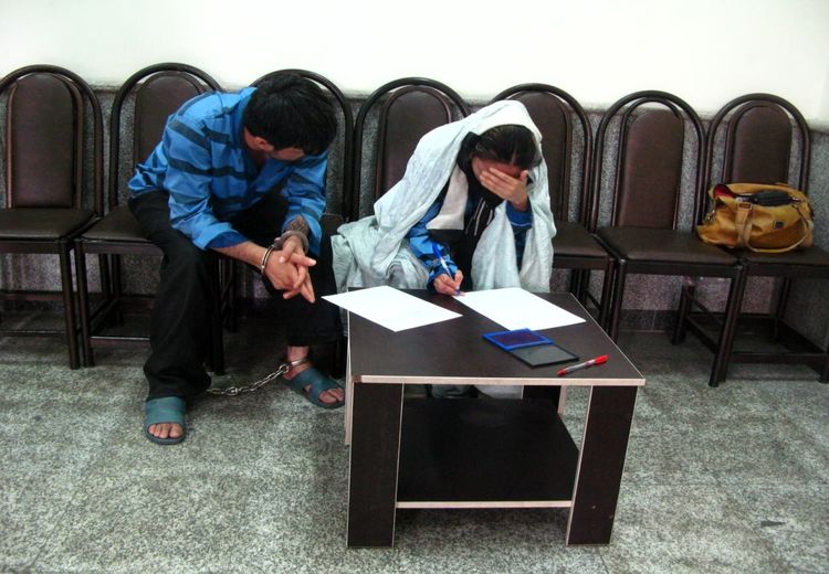 زن جنایتکار: همسرم ۲۰ سال از من بزرگتر بود و طلاقم نمیداد؛ چاره ای جز قتلش نداشتیم