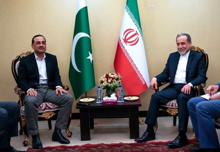 دیدار فرمانده ارتش پاکستان با عراقچی در تهران