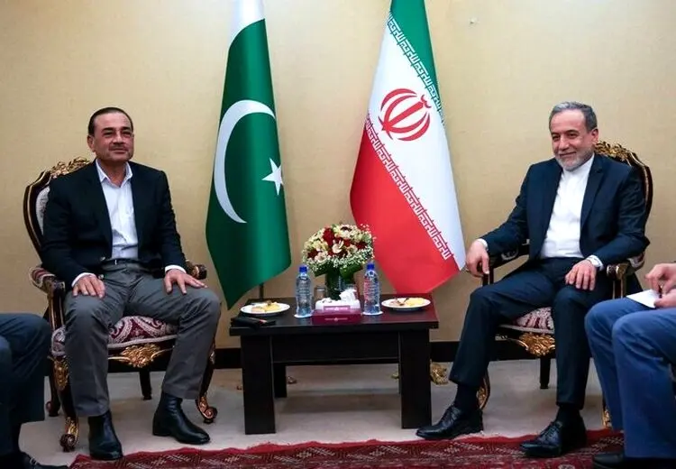دیدار فرمانده ارتش پاکستان با عراقچی در تهران