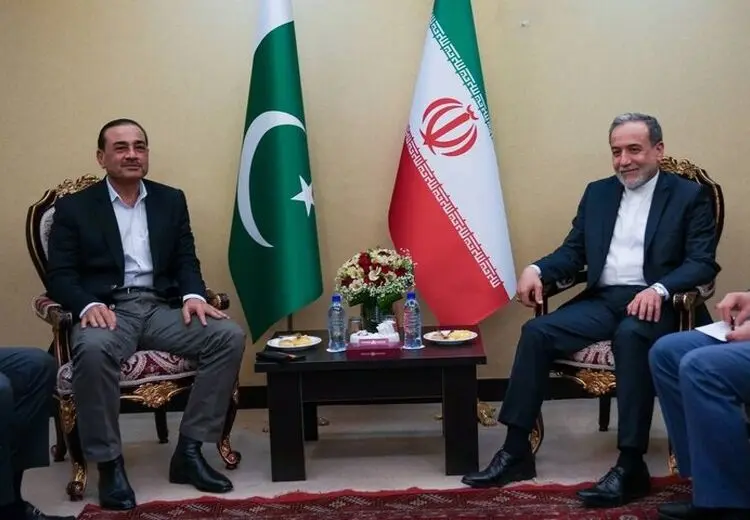 دیدار فرمانده ارتش پاکستان با عراقچی در تهران