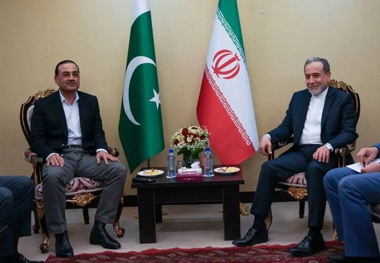 دیدار فرمانده ارتش پاکستان با عراقچی در تهران
