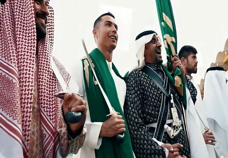 رقص رونالدو با شمشیر و دشداشه در جشن روز عربستان