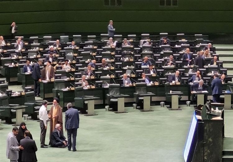 الیاس نادران باز در مجلس تحصن کرد! + عکس