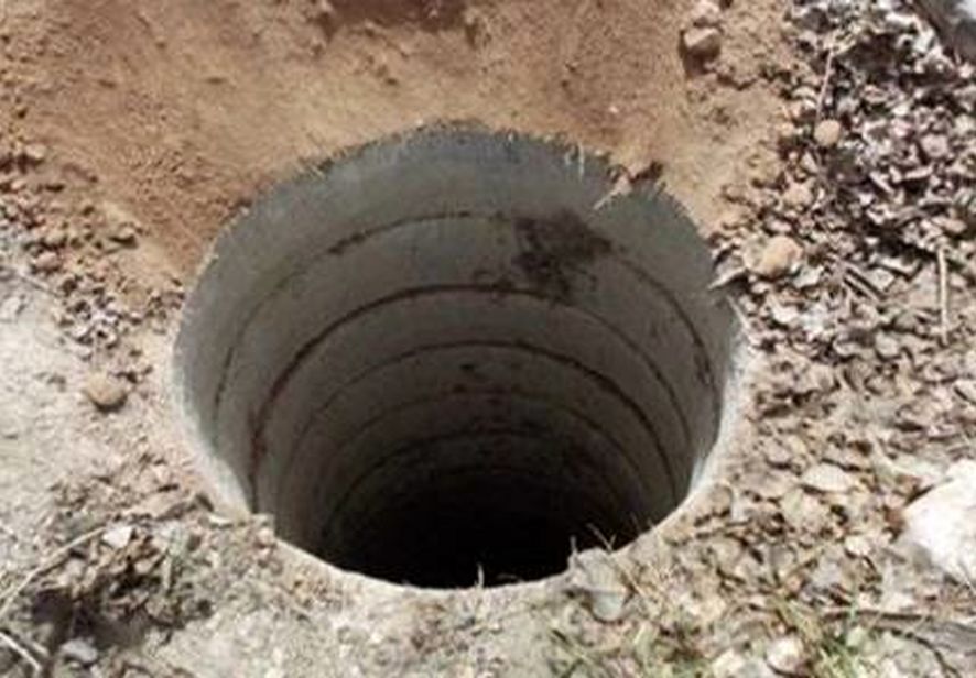 سقوط ۸ عضو یک خانواده کوهدشتی در چاه کشاورزی/ اجساد بیرون آورده شد + فیلم