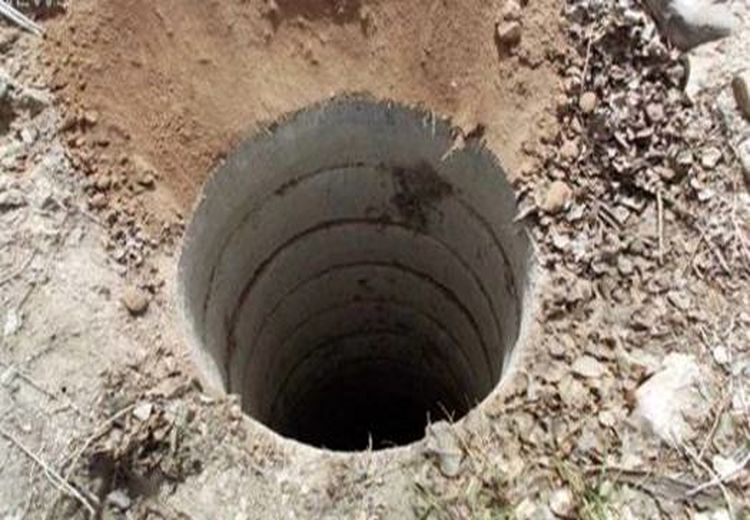 سقوط ۸ عضو یک خانواده کوهدشتی در چاه کشاورزی/ اجساد بیرون آورده شد + فیلم