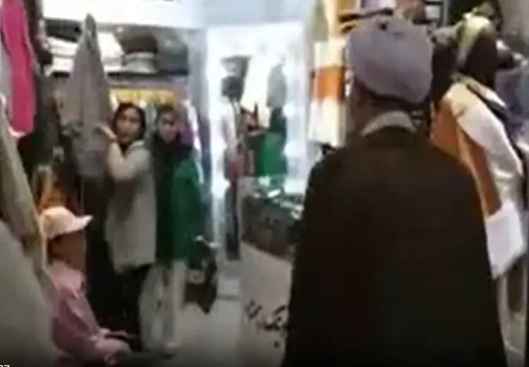 امام جمعه قشم درباره فیلم دستور پلمب مغازه‌ها: تقطیع شده بود! داشتیم از همکاری خوب مردم و کسبه تشکر می‌کردیم