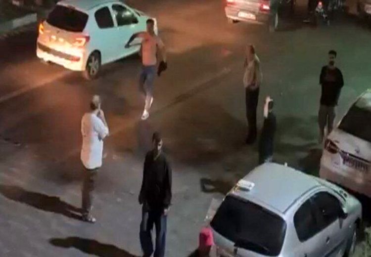 بازداشت قمه‌کش نیمه برهنه در تهران/ عکس