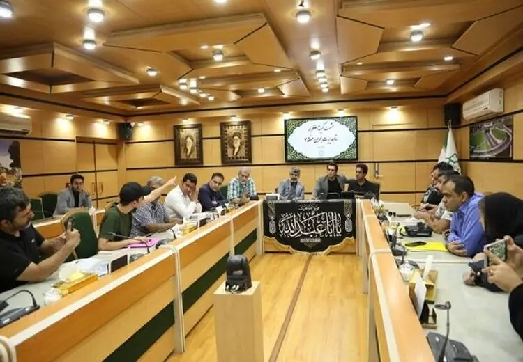بازیگر جنجالی سر از جلسه مدیریت بحران تهران درآورد!