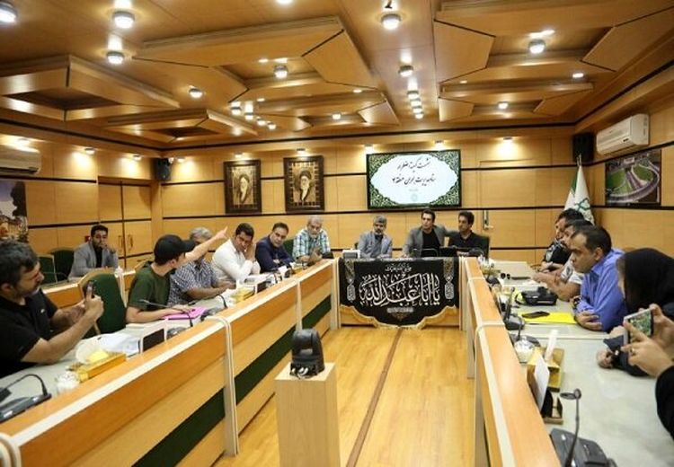 بازیگر جنجالی سر از جلسه مدیریت بحران تهران درآورد!