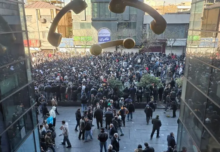 چرا گروهی چشم به پهلوی دوختند؟