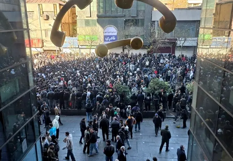 تصاویری از تجمع کسبه بازار در تهران