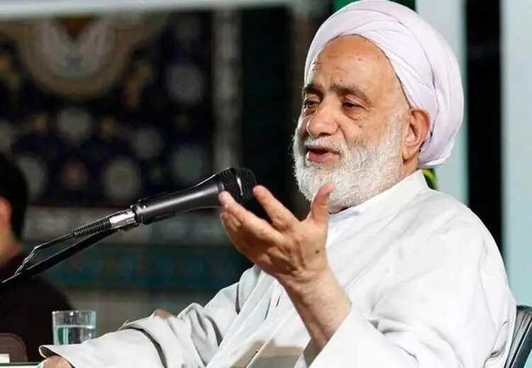 تصویری متفاوت از قرائتی در راهپیمایی ۲۲ بهمن