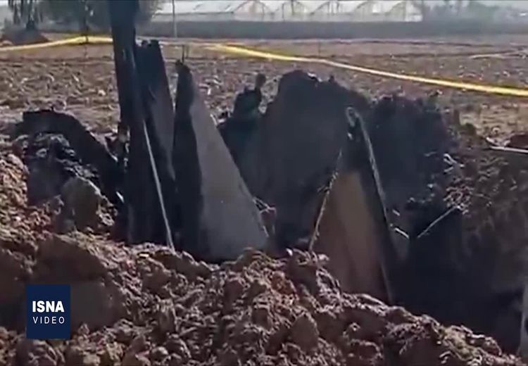 تصاویری از سقوط هواپیمای آموزشی سپاه در کازرون