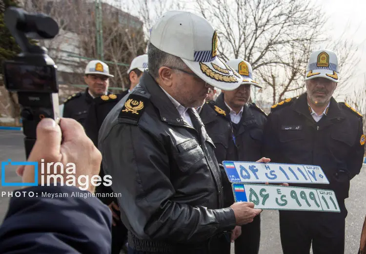 رونمایی از پلاک خودروهای برقی و هیبریدی