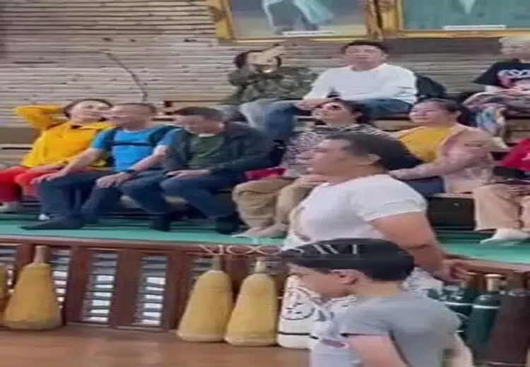 زنان توریست چینی بدون حجاب در زورخانه