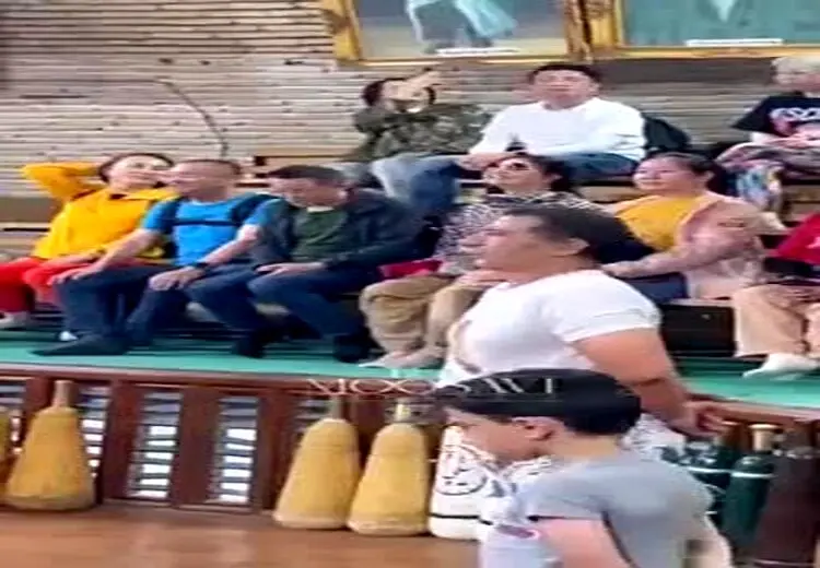 زنان توریست چینی بدون حجاب در زورخانه