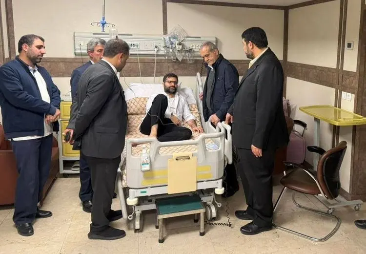 عیادت پزشکیان از سقاب اصفهانی