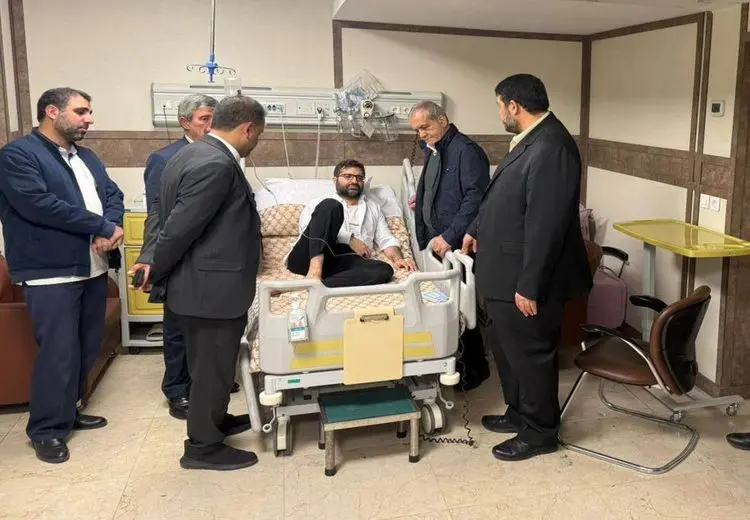 عیادت پزشکیان از سقاب اصفهانی