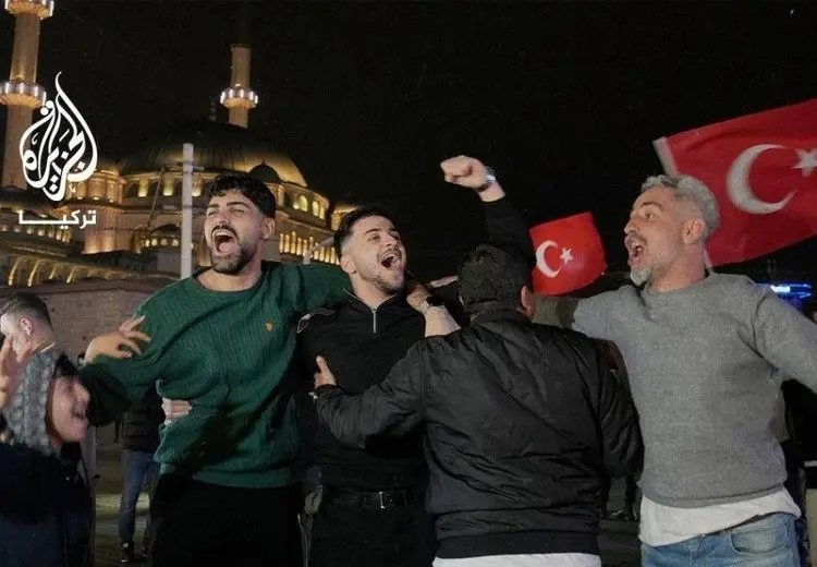 شادی مردم ترکیه بعد از صعود تیم  به جام جهانی فوتبال