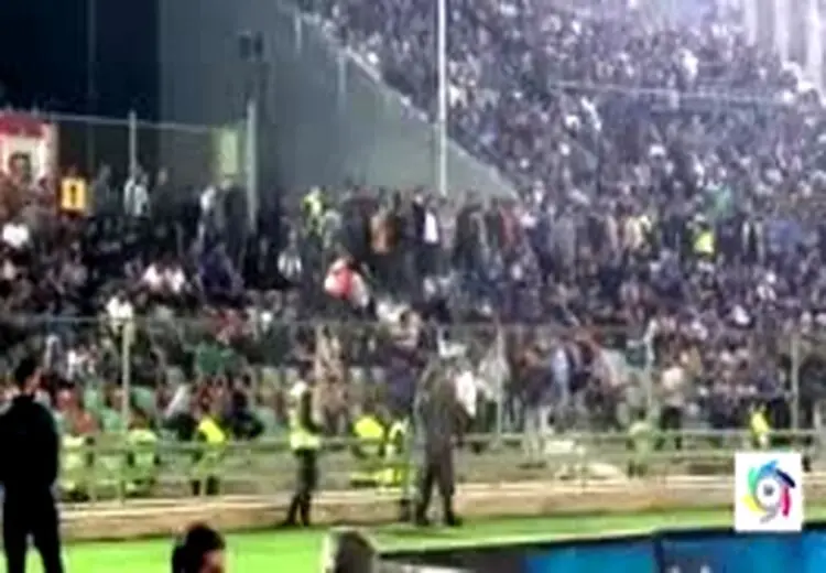 شعار بی‌غیرت بی‌غیرت هواداران استقلال
