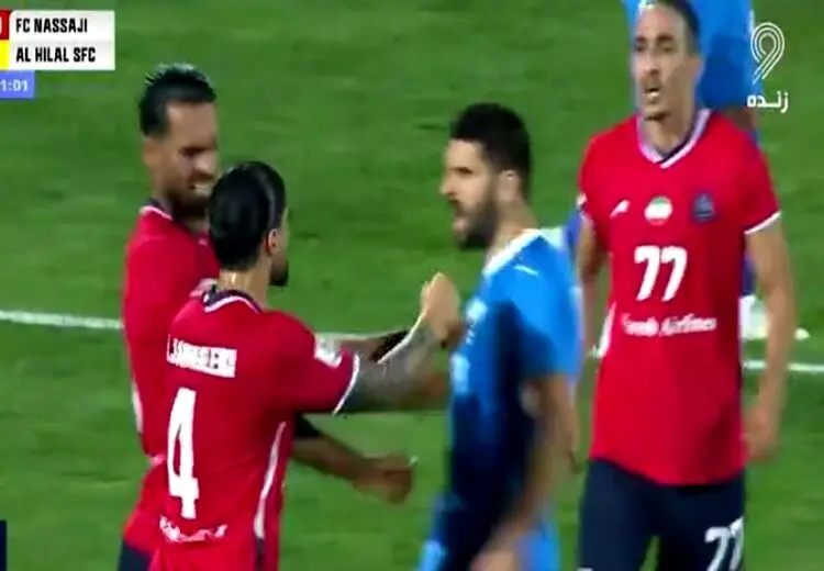 درگیری بازیکنان نساجی و الهلال و اخراج دو بازیکن