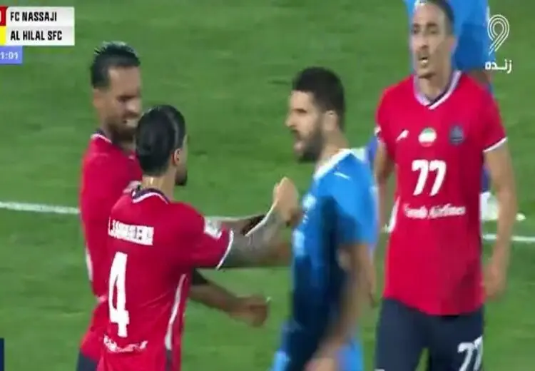درگیری بازیکنان نساجی و الهلال و اخراج دو بازیکن