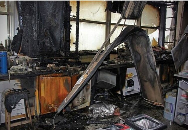 جزئیات جدید انفجار آزمایشگاه دانشکده فنی/ پرتاب دکتر نیلی احمدآبادی و یک دختر دانشجو به بیرون از آزمایشگاه