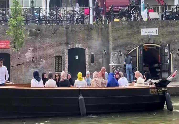 قایق سواری زنان محجبه در هلند (فیلم)